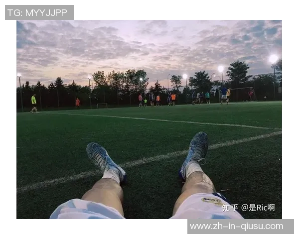 韩国足球球星的一天:从晨跑训练到赛后放松的日常生活与心路历程 韩国足球球星的一天:从晨跑训练到赛后放松的日常生活与心路历程